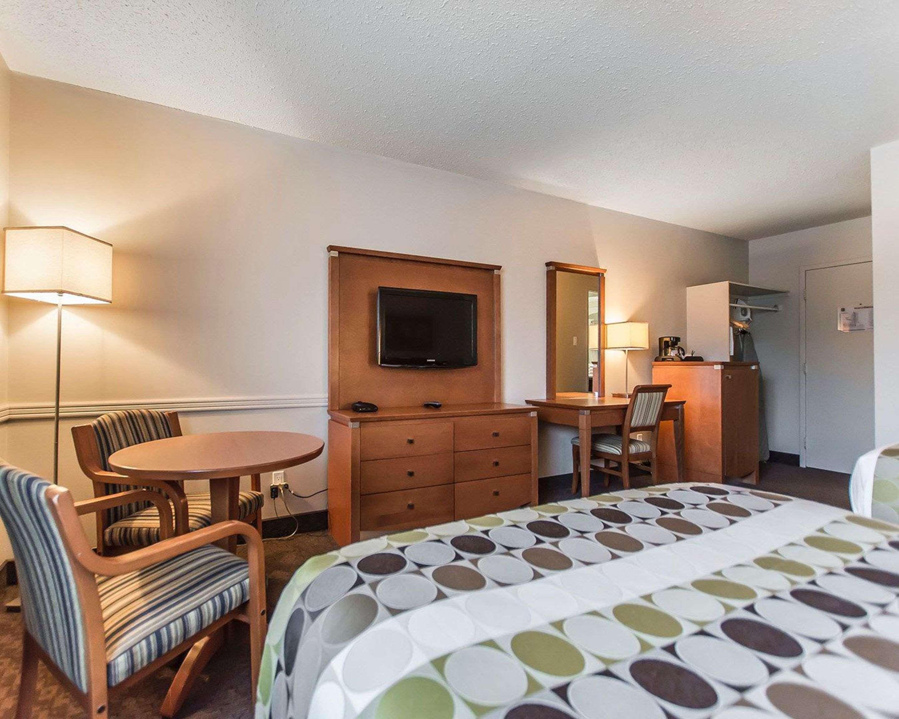 Quality Inn Rouyn-Noranda Exterior photo