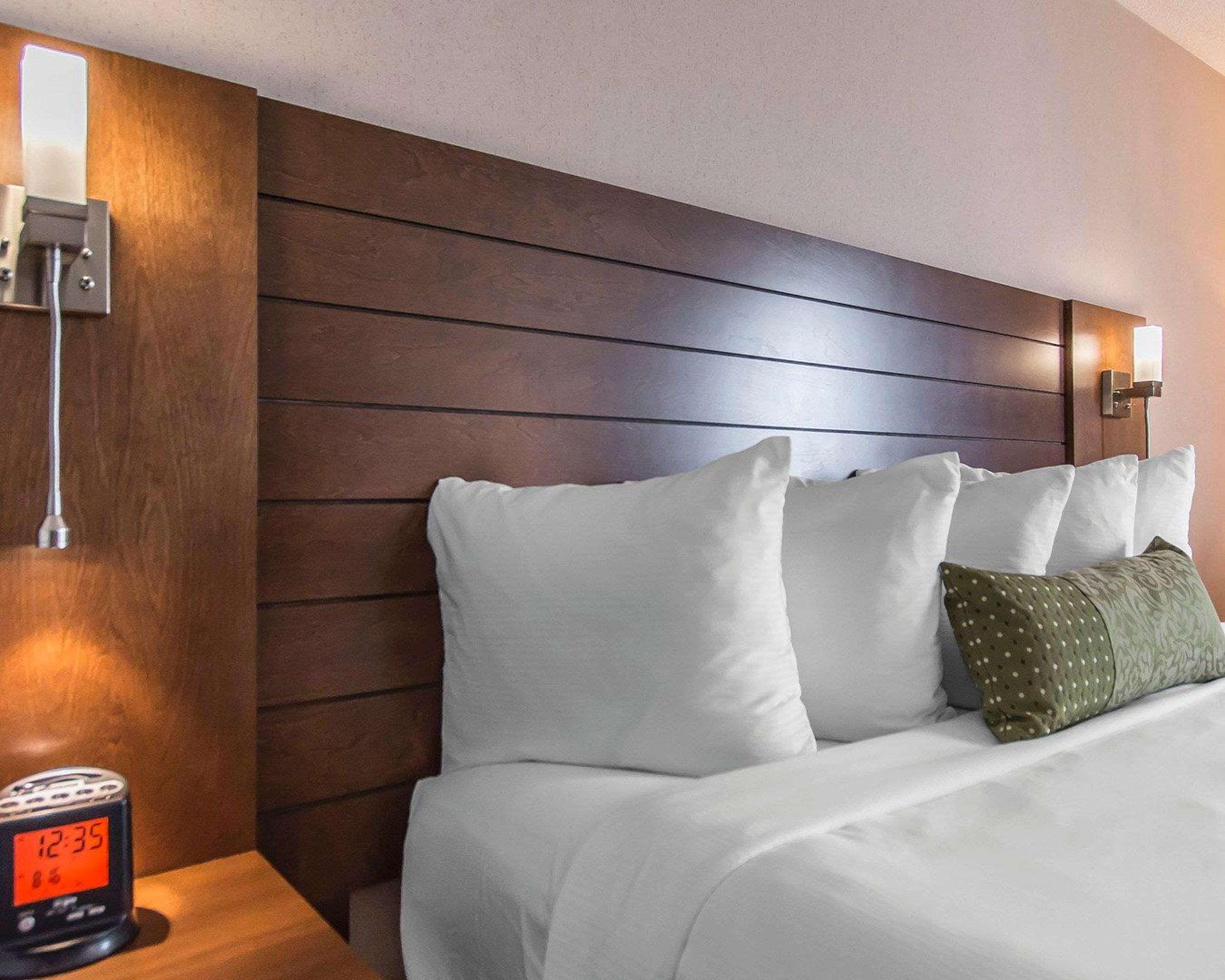 Quality Inn Rouyn-Noranda Exterior photo