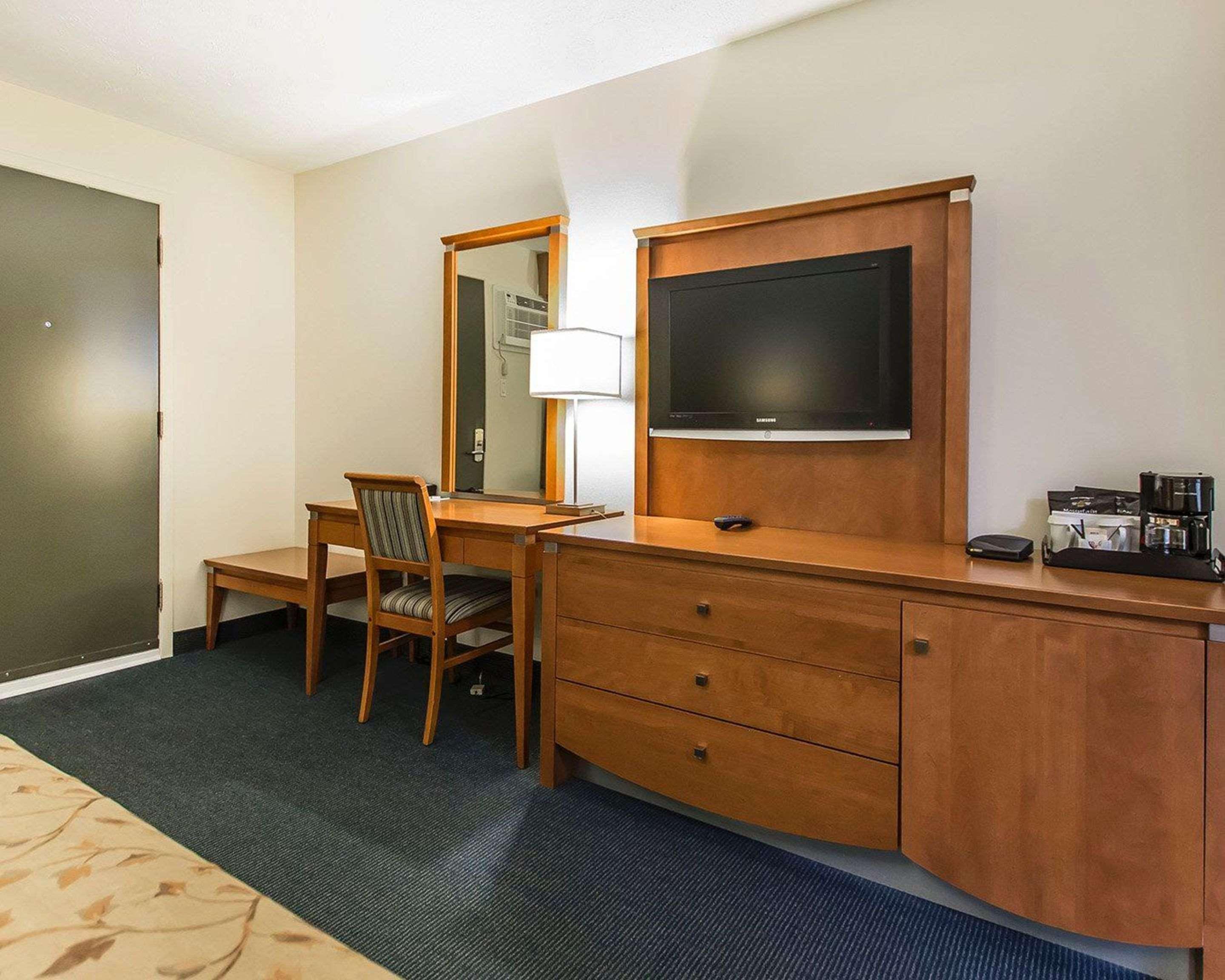 Quality Inn Rouyn-Noranda Exterior photo