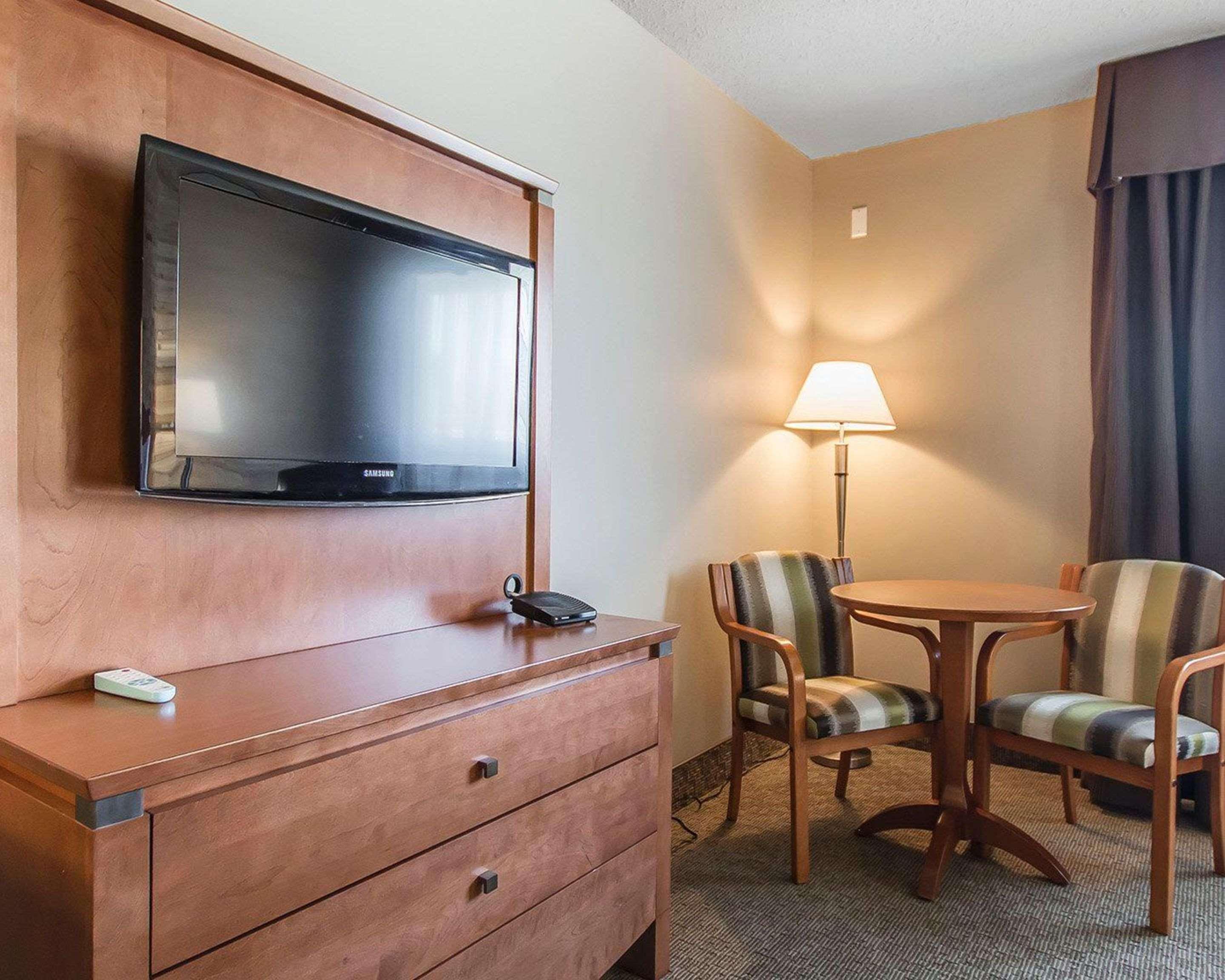 Quality Inn Rouyn-Noranda Exterior photo