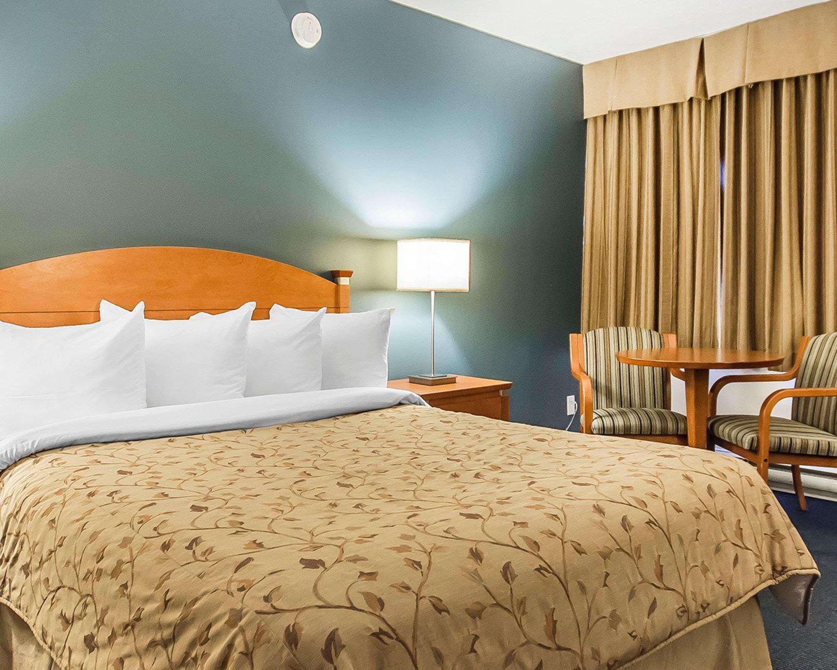 Quality Inn Rouyn-Noranda Exterior photo