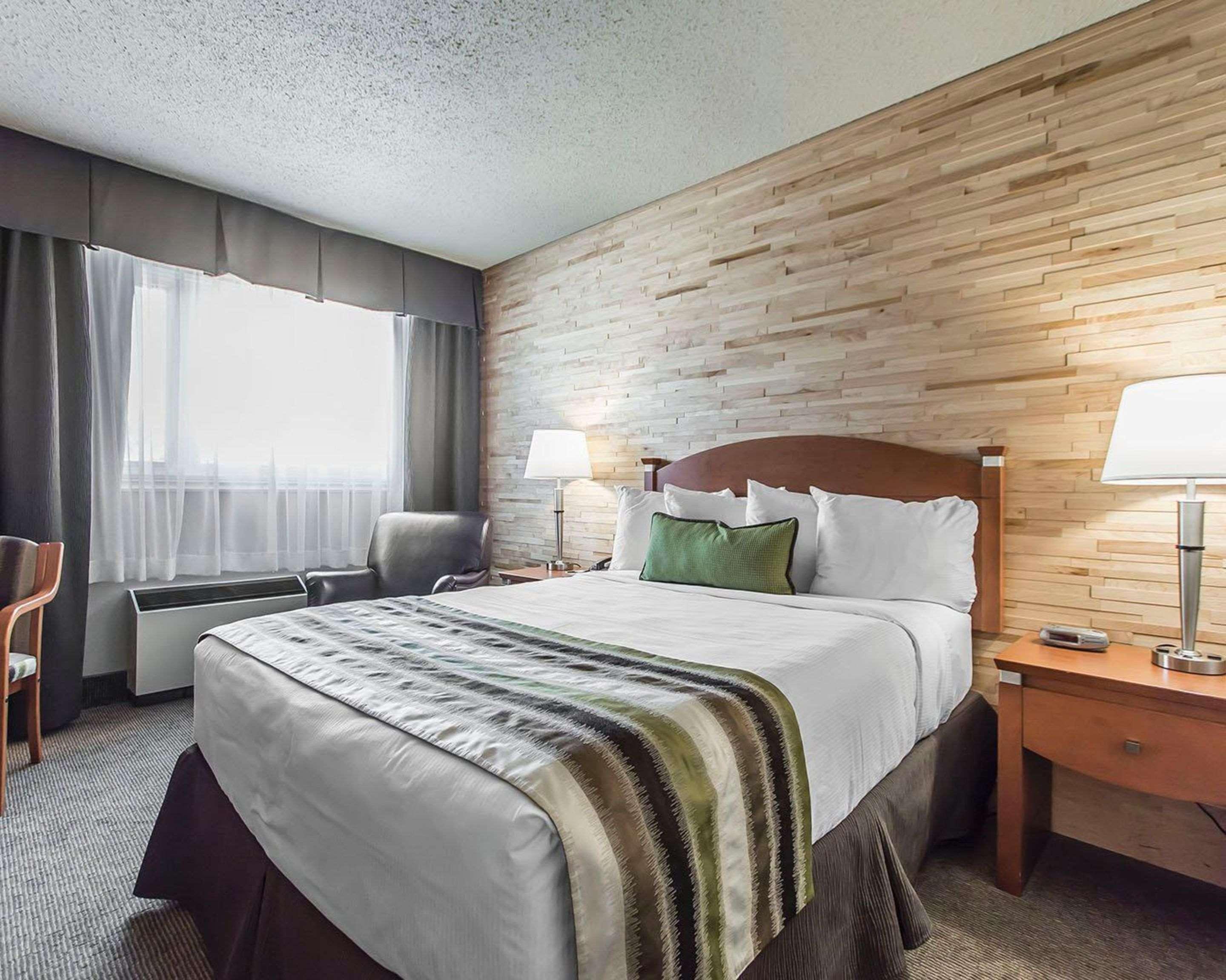 Quality Inn Rouyn-Noranda Exterior photo