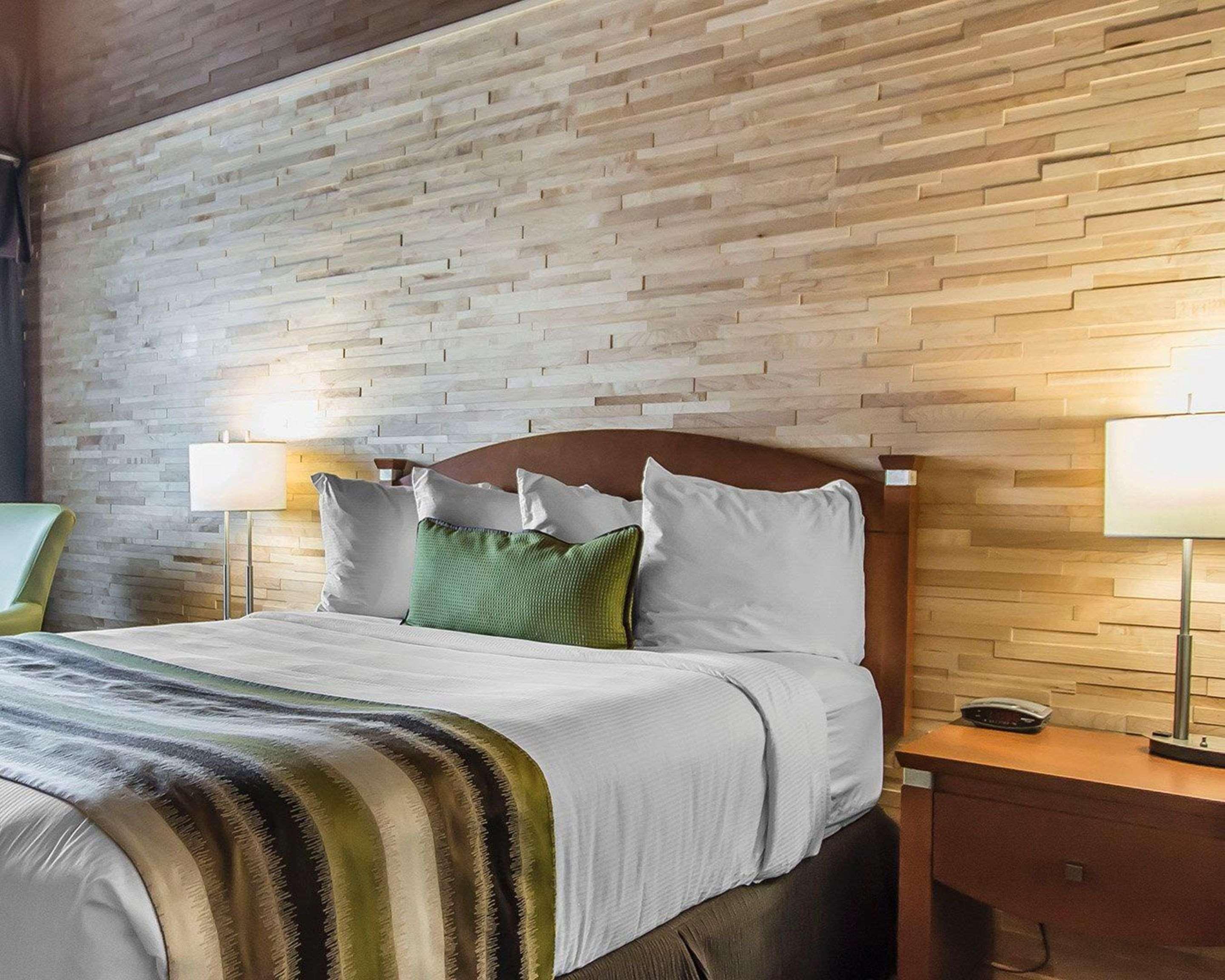 Quality Inn Rouyn-Noranda Exterior photo