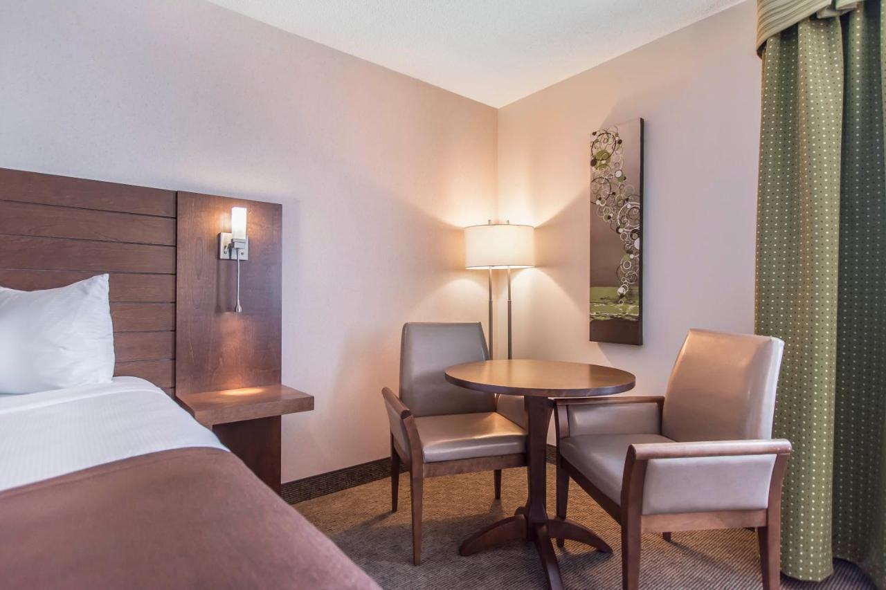 Quality Inn Rouyn-Noranda Exterior photo