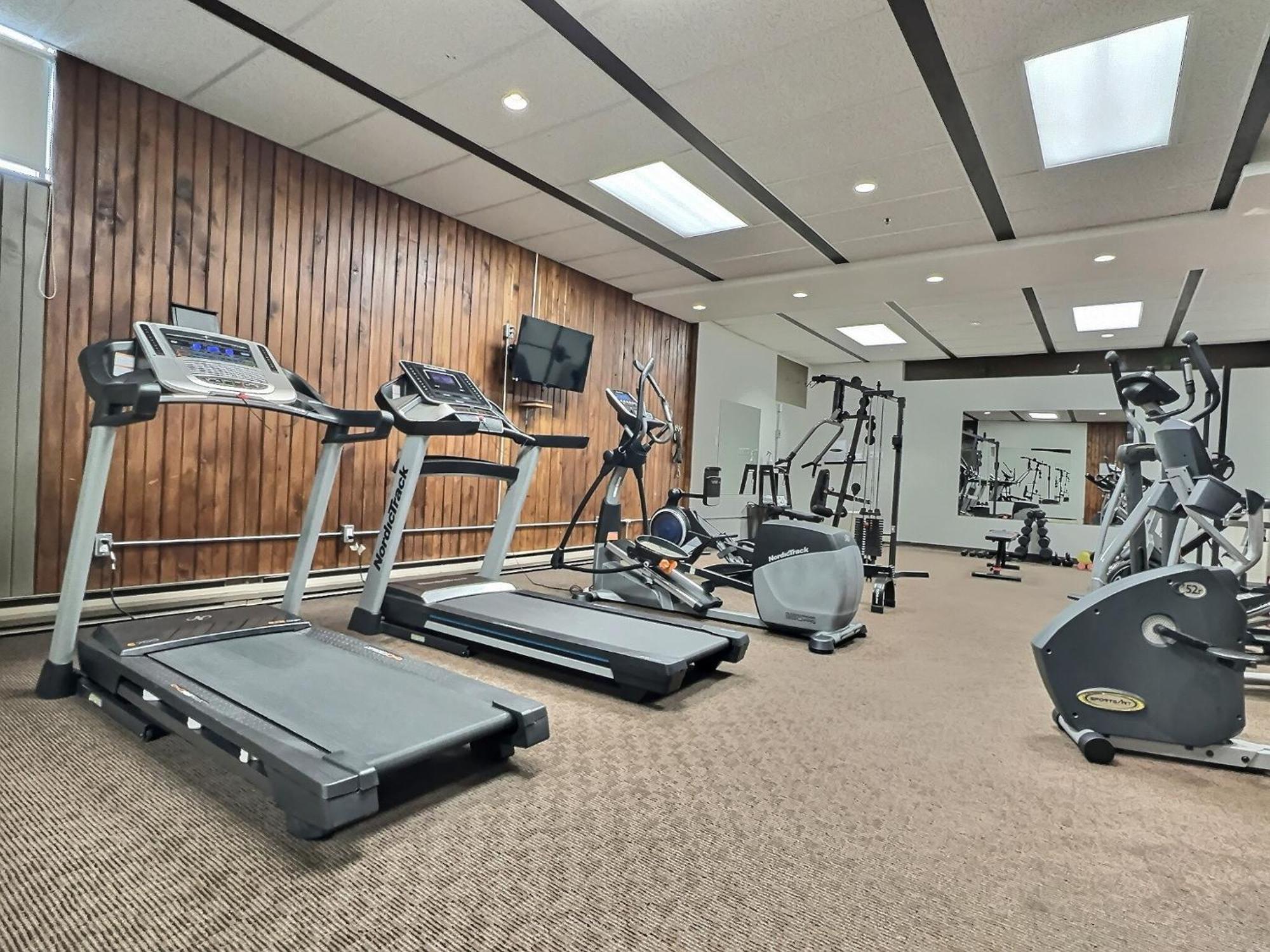 Quality Inn Rouyn-Noranda Exterior photo